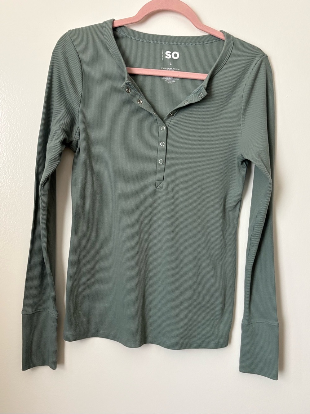 SO Ribbed Snap-Front Long Sleeve Top in Sage